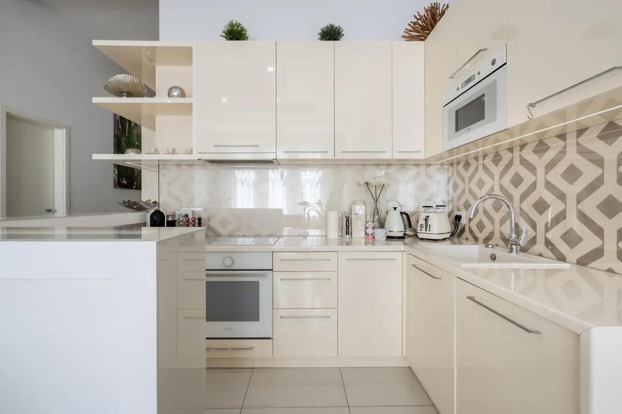 Beautiful Apartment In The Heart Of The City Budapest 0*,