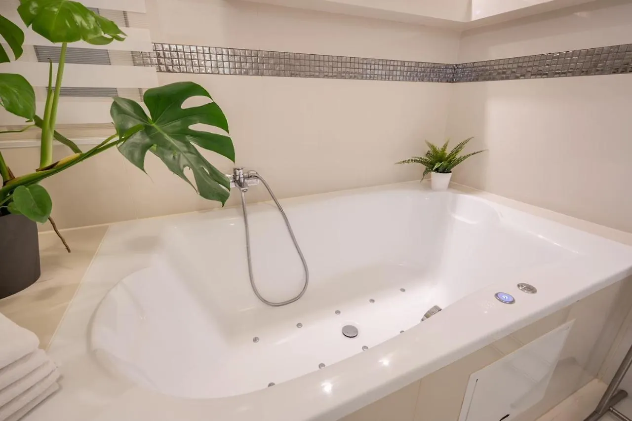 Beautiful Apartment In The Heart Of The City Budapest