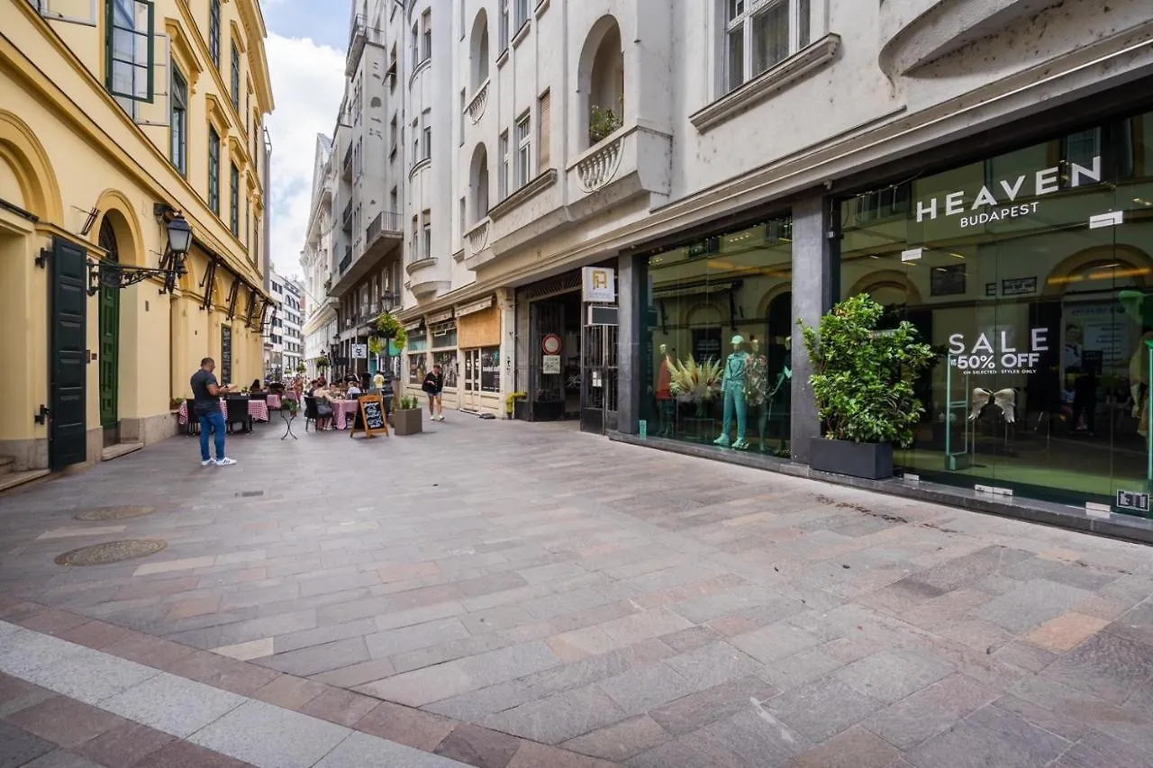Beautiful Apartment In The Heart Of The City Budapest Hungary