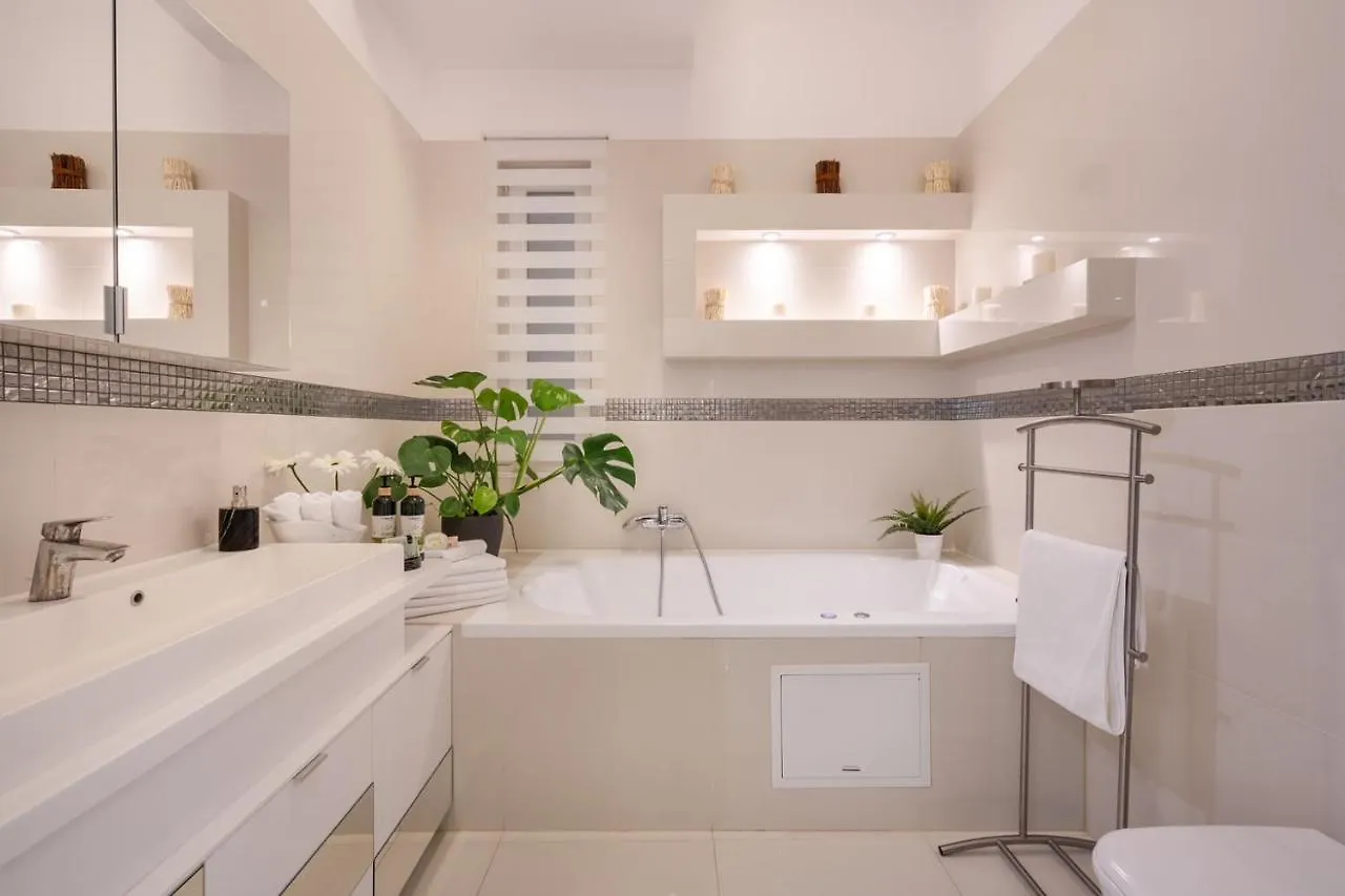 Beautiful Apartment In The Heart Of The City Budapest 0*,